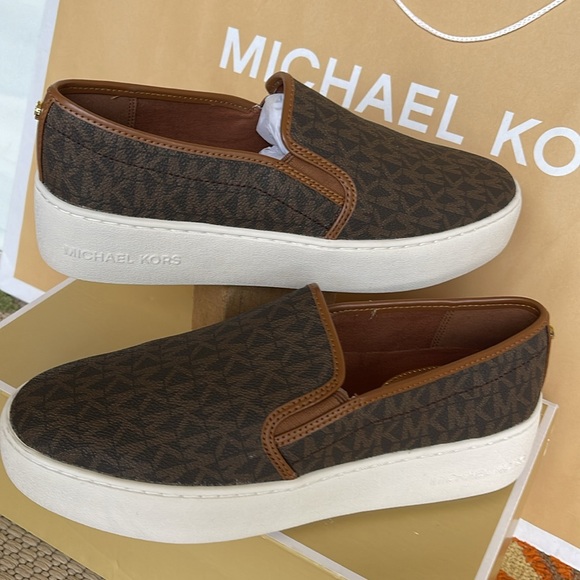 Michael Kors TEDDI SLIP ON
MK SIGNATURE SM
49FOTDFP3B
Platforms - Sneakers - Picture 11 of 16